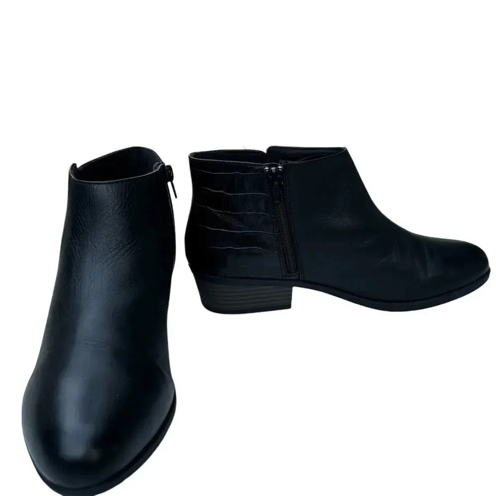 Clarks Artisan Ankle Boots Black Leather Alligator Booties Heel Women's Size 10